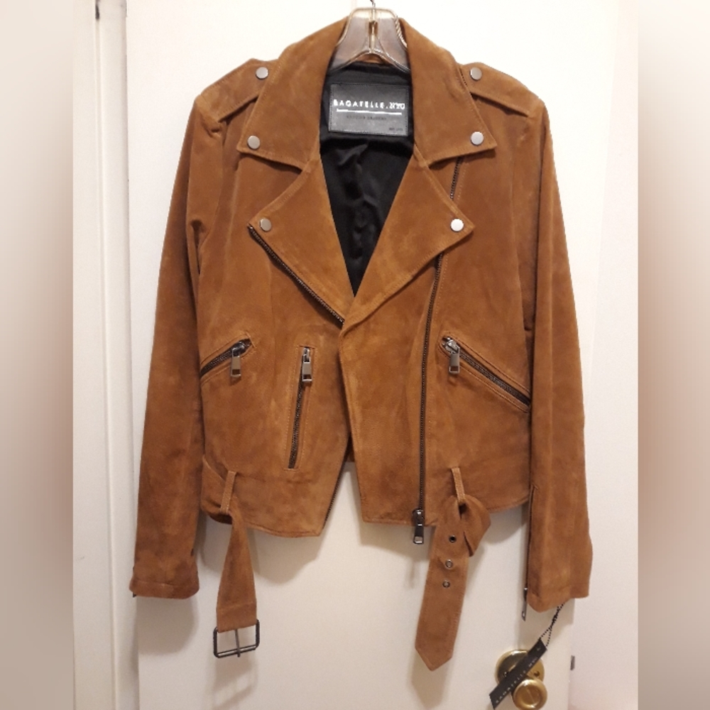 NWT Bagatelle NYC Rust, Genuine suede Belted biker jacket size Medium